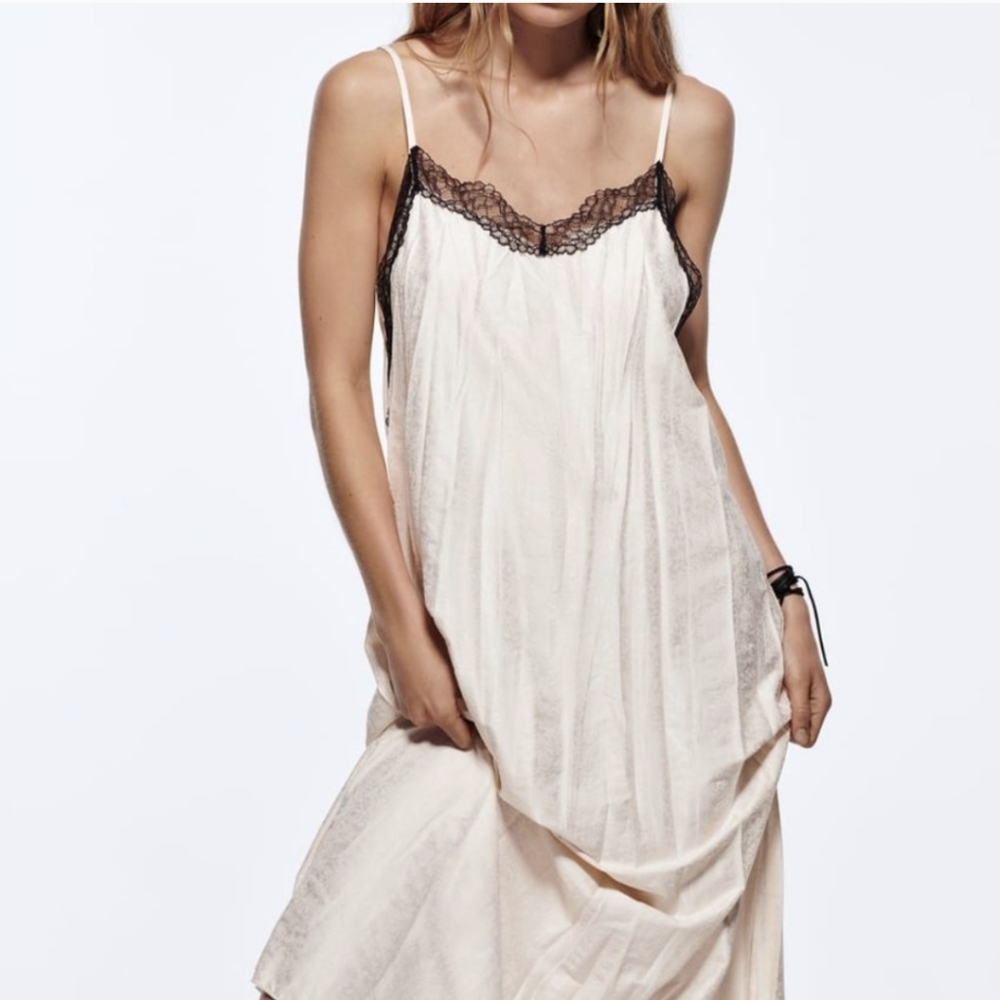 Small Zara wrinkle look dress with lace trim